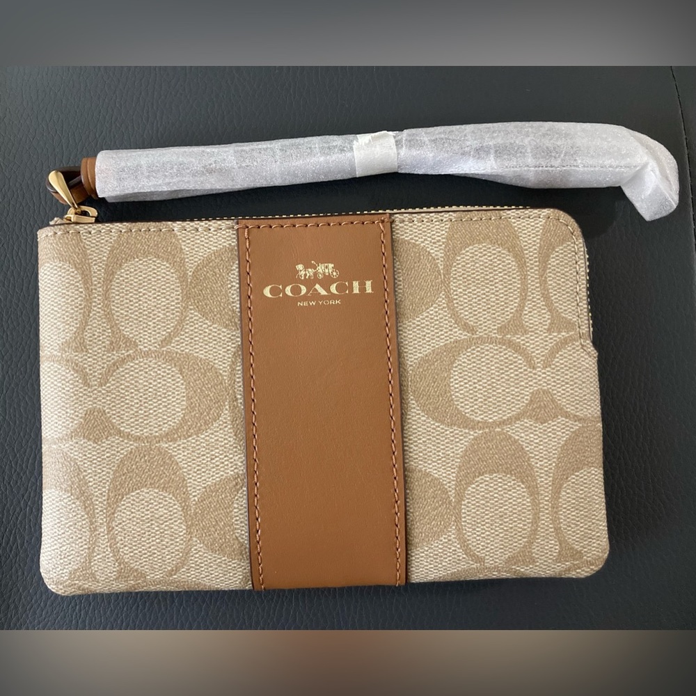 DEAL‼️Corner Zip Wristlet In Signature Canvas/ Pouch In Signature Canvas NWOT - Picture 2 of 12